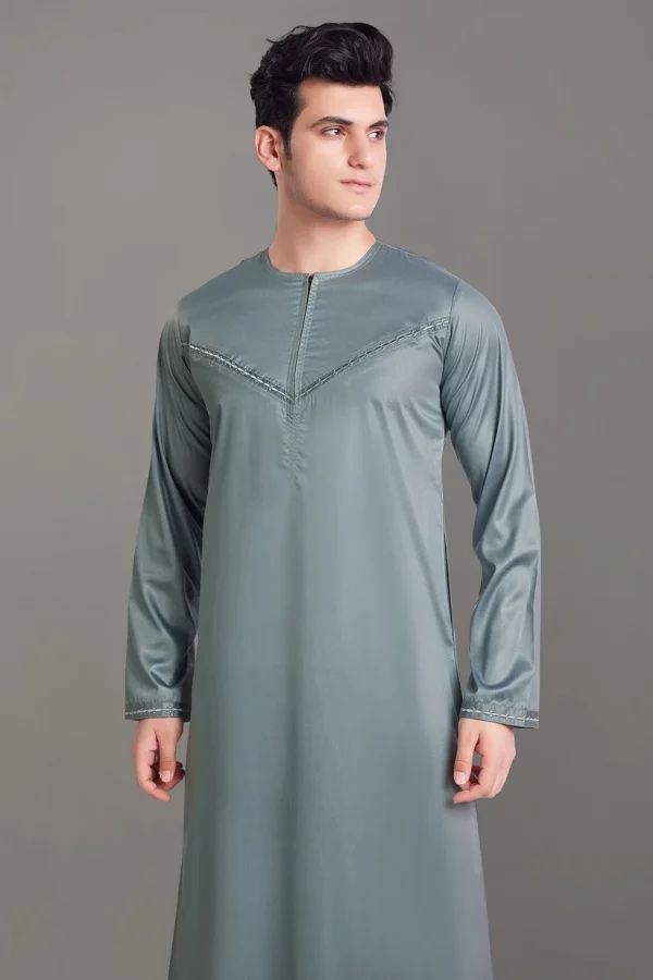 Premium Shiny Omani Thobe With Front Zip Grey - Image 4